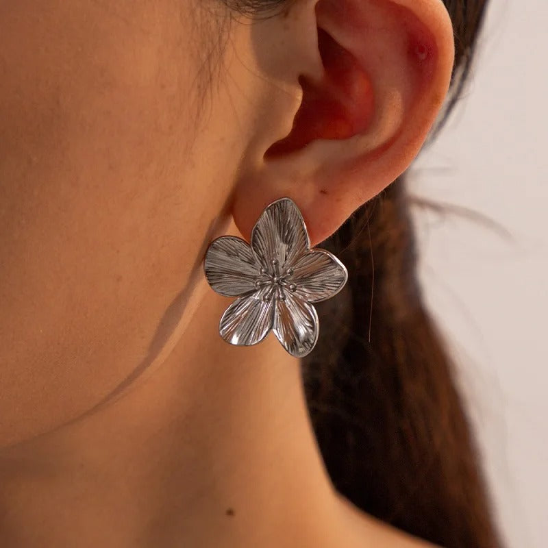 FLORA Gold – Vintage Blumen-Ohrringe im Statement-Look