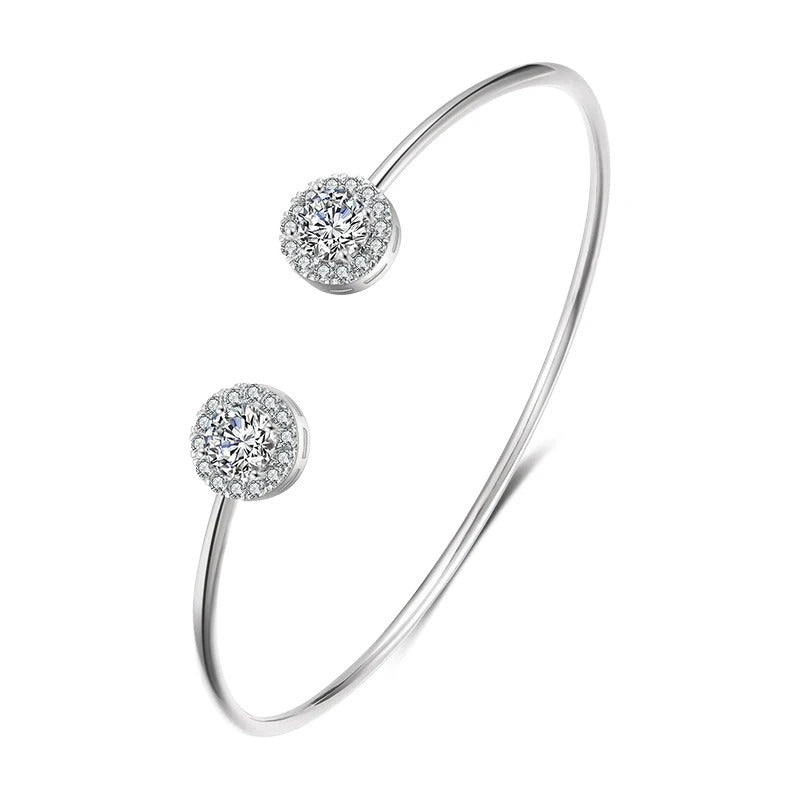 LUXÉA Cuff – Geometrischer Zirkonia-Armreif in Goldoptik