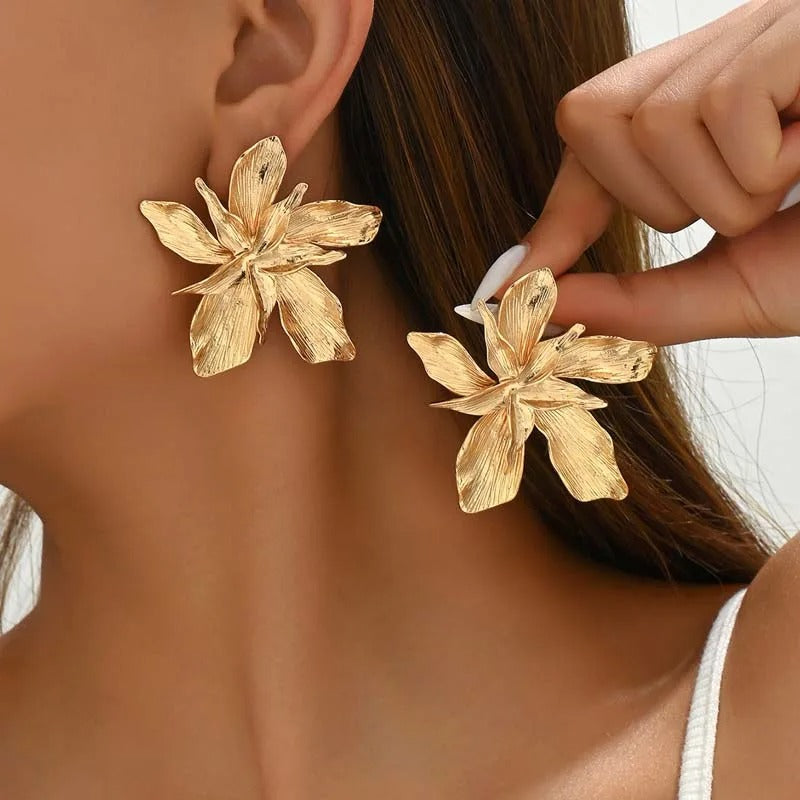 FLORA Gold – Vintage Blumen-Ohrringe im Statement-Look