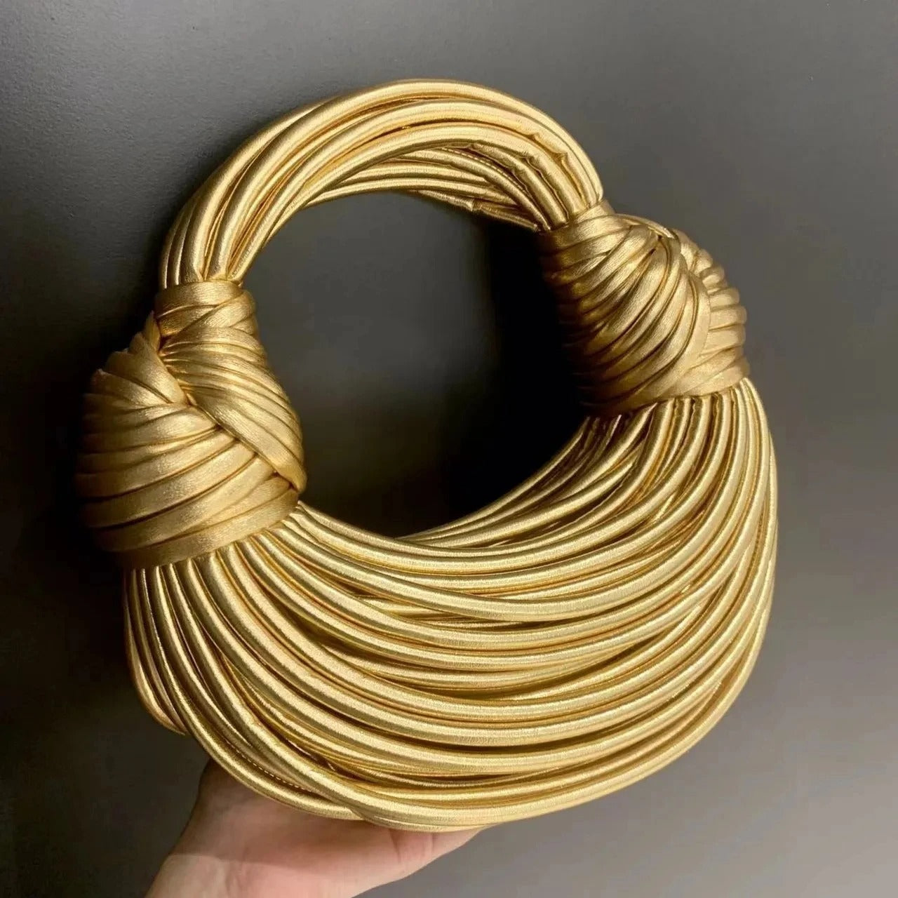 NOÉLIA – Luxus-Handgewebte Clutch in Gold & Silber
