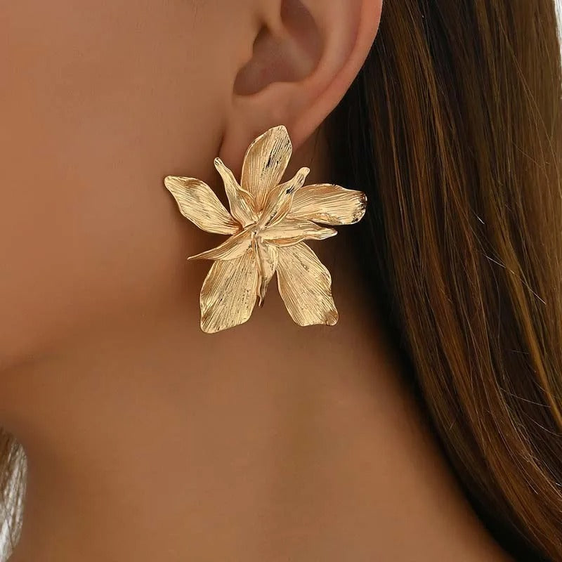 FLORA Gold – Vintage Blumen-Ohrringe im Statement-Look