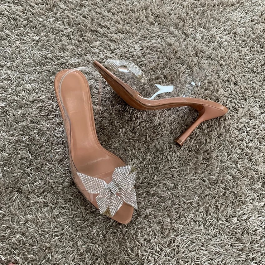 AMORA Heels – Strass-Sandalen mit Schmetterlingsknoten