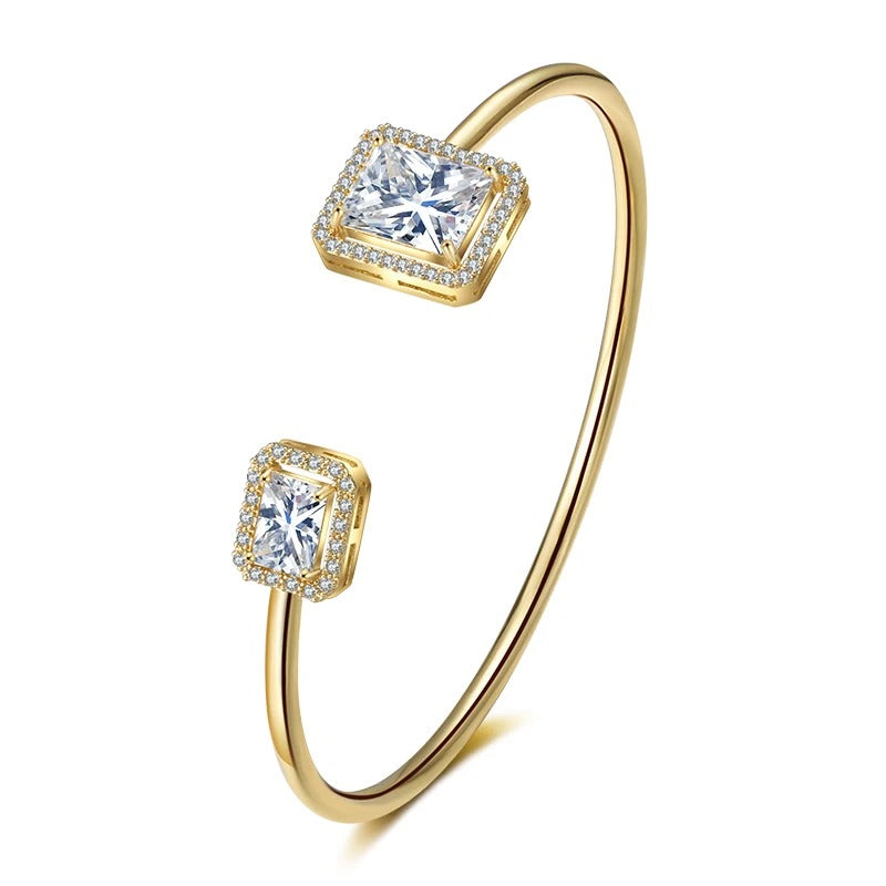 LUXÉA Cuff – Geometrischer Zirkonia-Armreif in Goldoptik