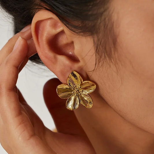 FLORA Gold – Vintage Blumen-Ohrringe im Statement-Look