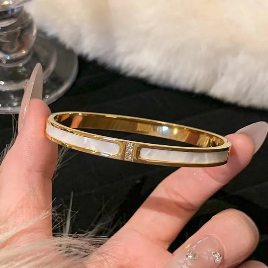 AURELIA – Eleganter Strass-Armreif in Goldoptik